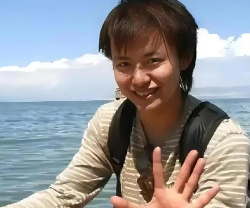 2005年，他是清华大学建校以来首位主动辍学的博士生，之后有人问他为何退学，他给