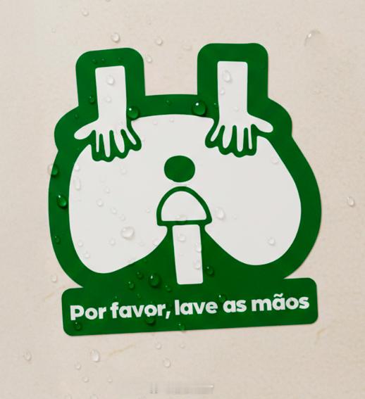 这是一个卫生间🚻提示牌，告诉大家上完厕所记得洗手你学会了吗？海外新鲜事