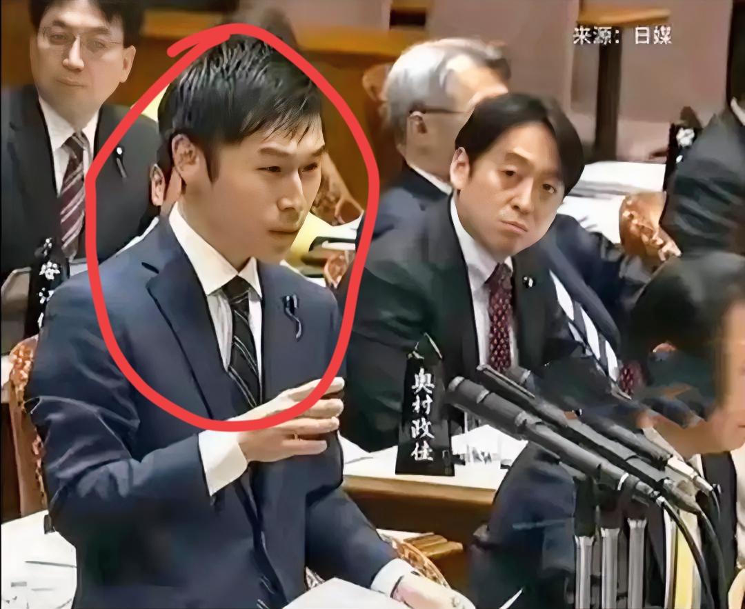 听听这口气，让我们对他们心存“敬畏”？简直是滑天下之大稽！近日，一则