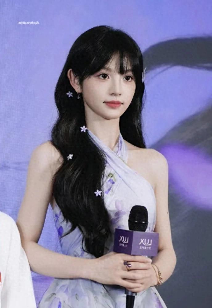 田曦薇紫藤仙子，170cm完美身材，打破白瘦幼审美枷锁