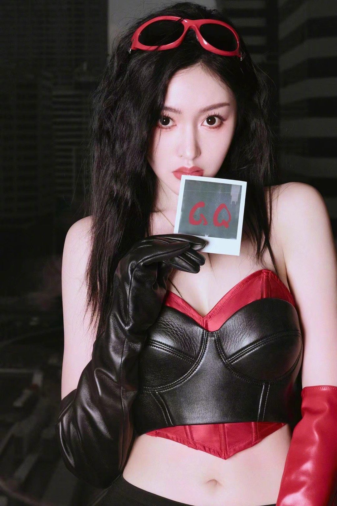 张天爱自定义AI型猎人已就位，红色是使命，黑色是冷酷。张天爱