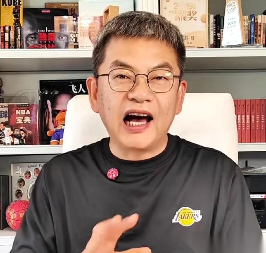 无能为力！苏群谈湖人：“这场比赛看下来。”“只能说。”“紫金军团这回算是彻底掏空