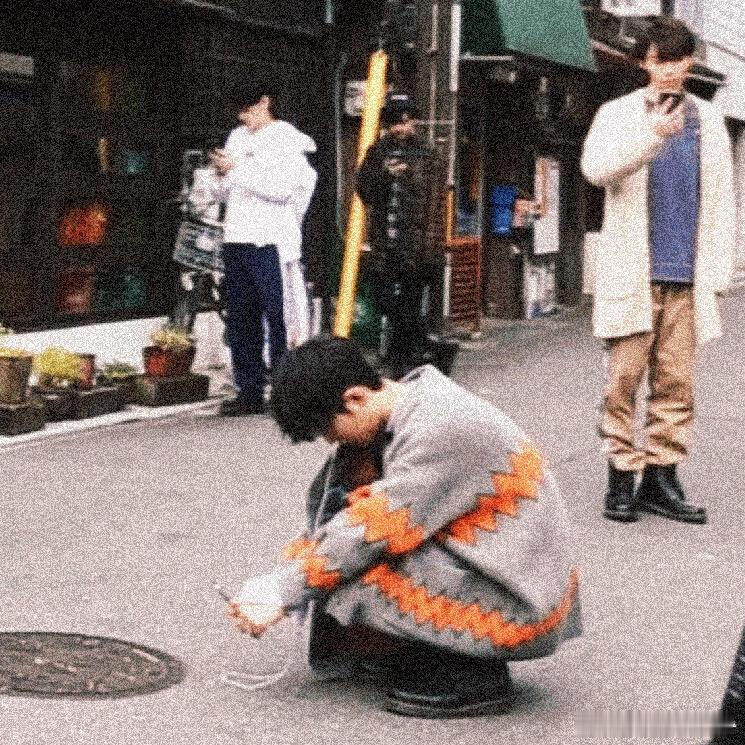 肖战蹲下来就是小小的一只🥺🤏🏻​​​