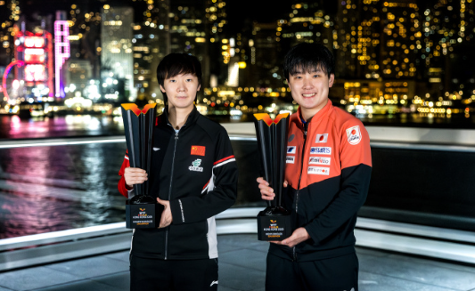 WTT香港总决赛2025，各单项冠军夺冠后，前往尖沙咀海运大厦观景台拍摄冠军城市