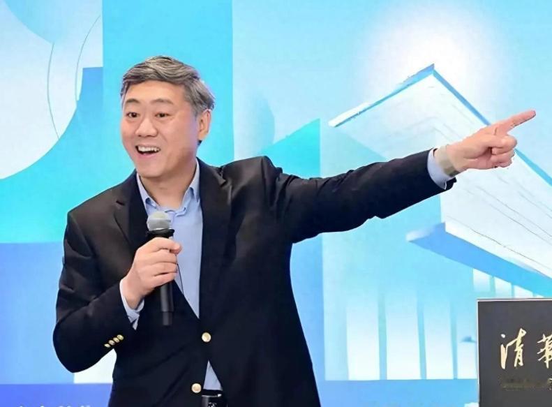 清华大学中国经济思想与实践研究院院长李稻葵，当着人社部、民政部、农业农村部相关司