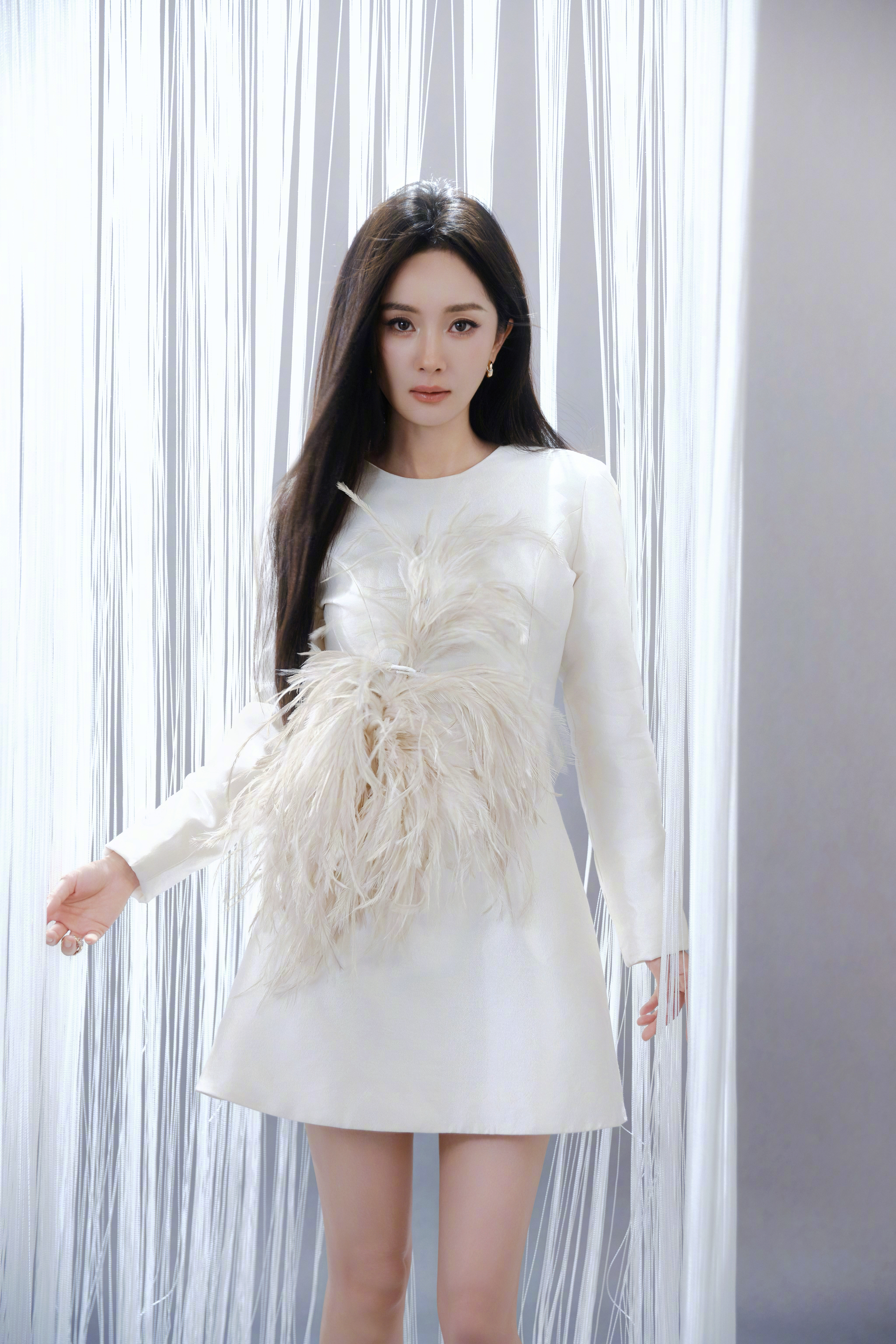 杨幂｜雅诗兰黛品牌直播今晚亮相雅诗兰黛品牌直播新造型，杨幂演绎ImaneA