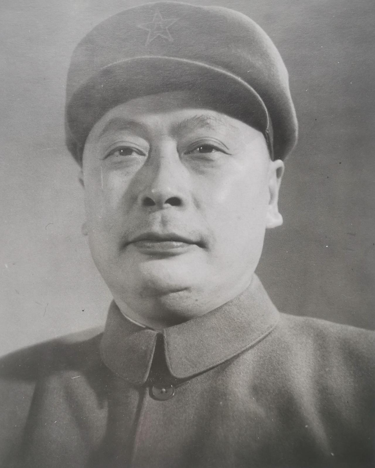 建国后，原国民党起义将领吴化文居住在上海。山东的群众在得知这个消息后，派代表来上