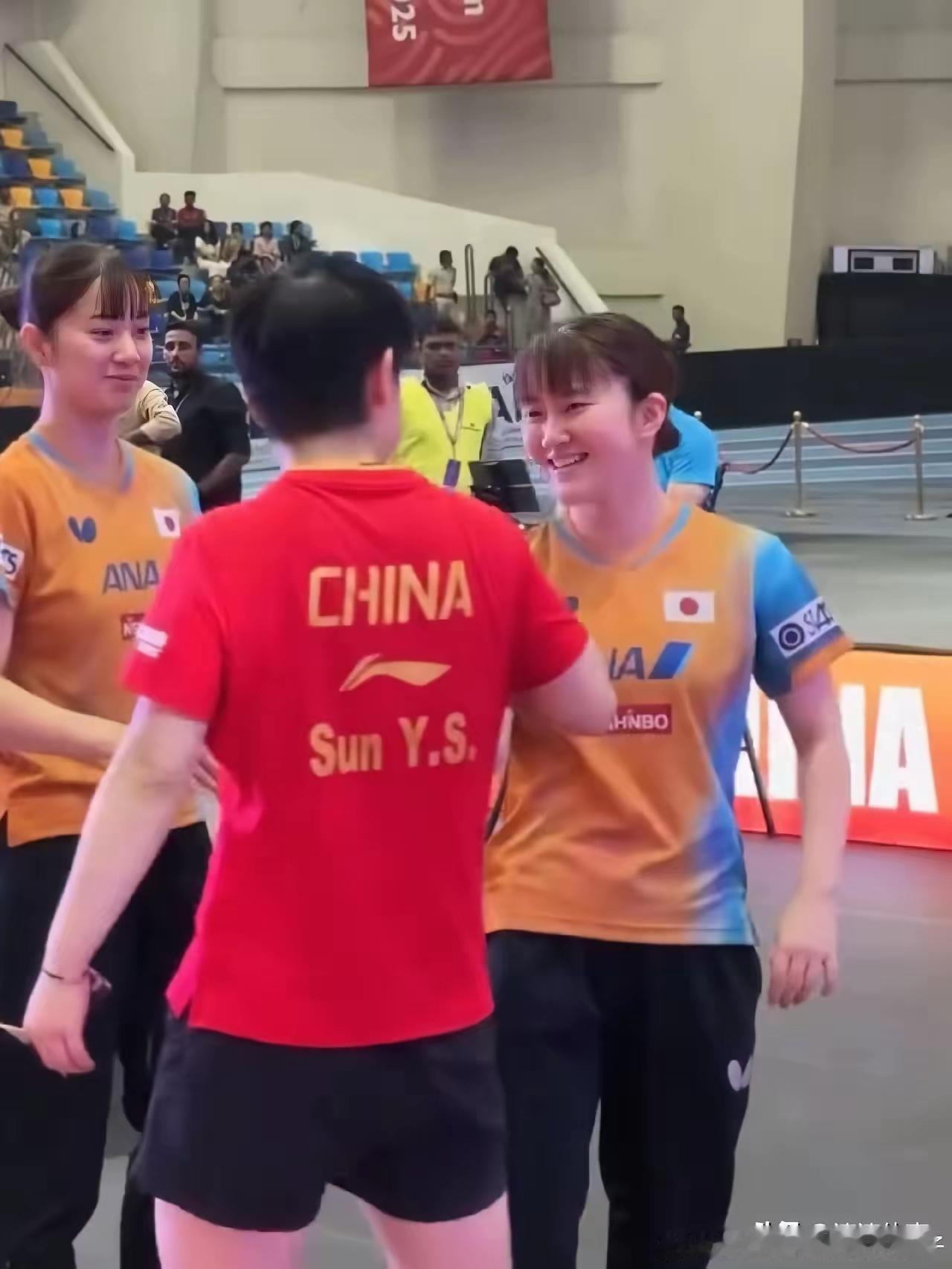 孙颖莎:你们看上去心情不错，以为失败你们会哭。大藤沙月:嗨！输得太多就麻木