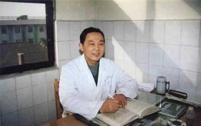 1970年，徐州一主任医生趁妻子不在，偷偷服用了4克毒性极强的曼陀罗花，所有人都