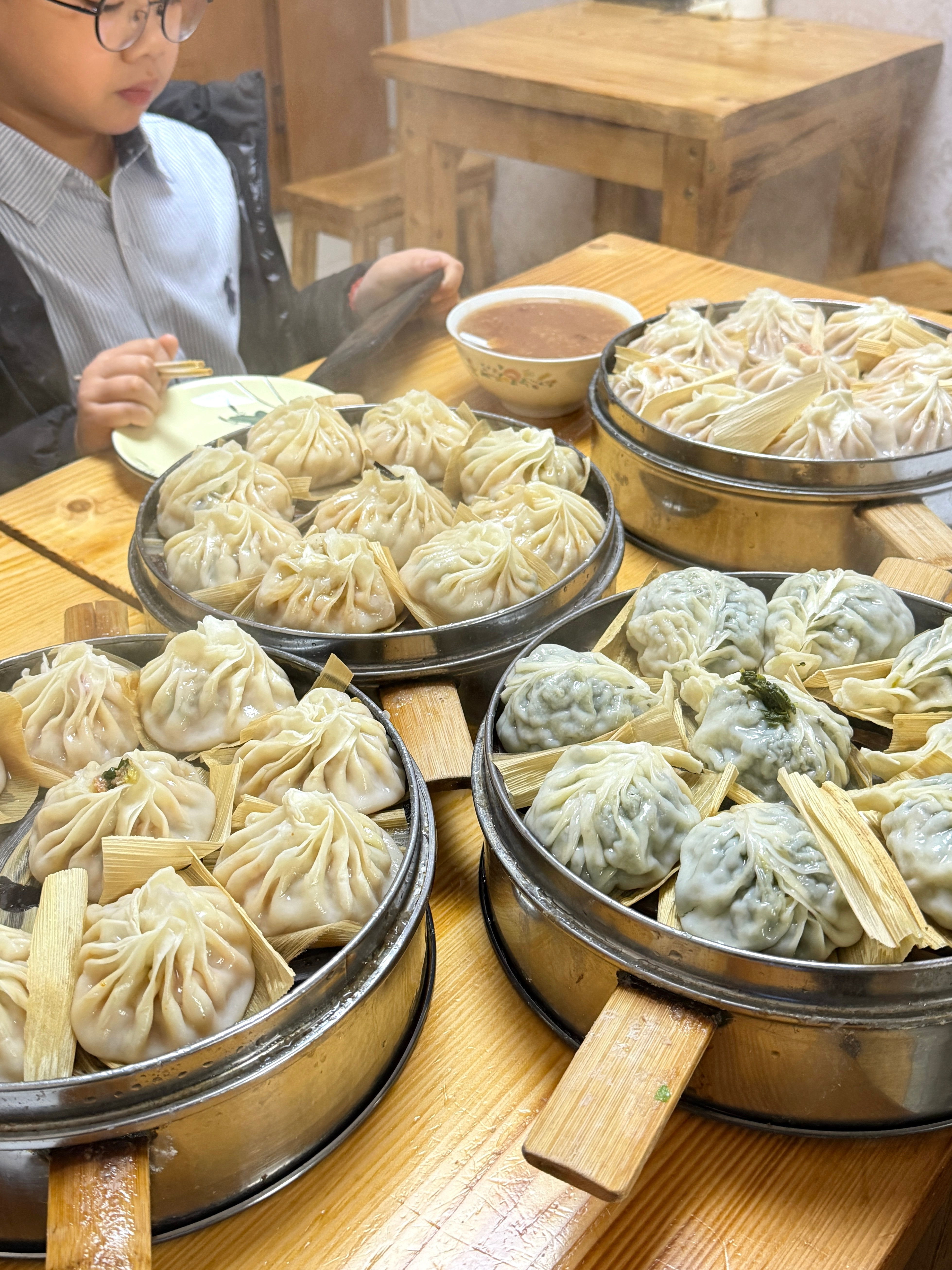 心急不光吃不了热豆腐，热汤包也不行。昨天还在跟大家宣扬细嚼慢咽的好处今天就因为饿