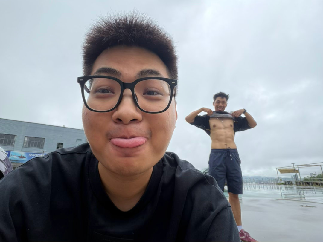 别误会，单纯喜欢这身肌肉