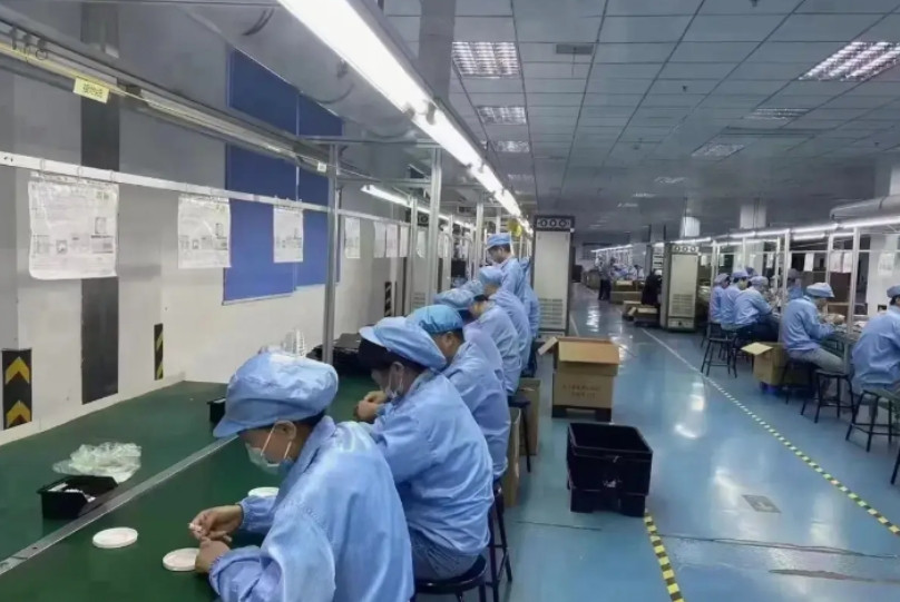 我闺蜜说，进了电子厂才知道，学历太重要，高中学历只能做普工，一天干十个小时，累也