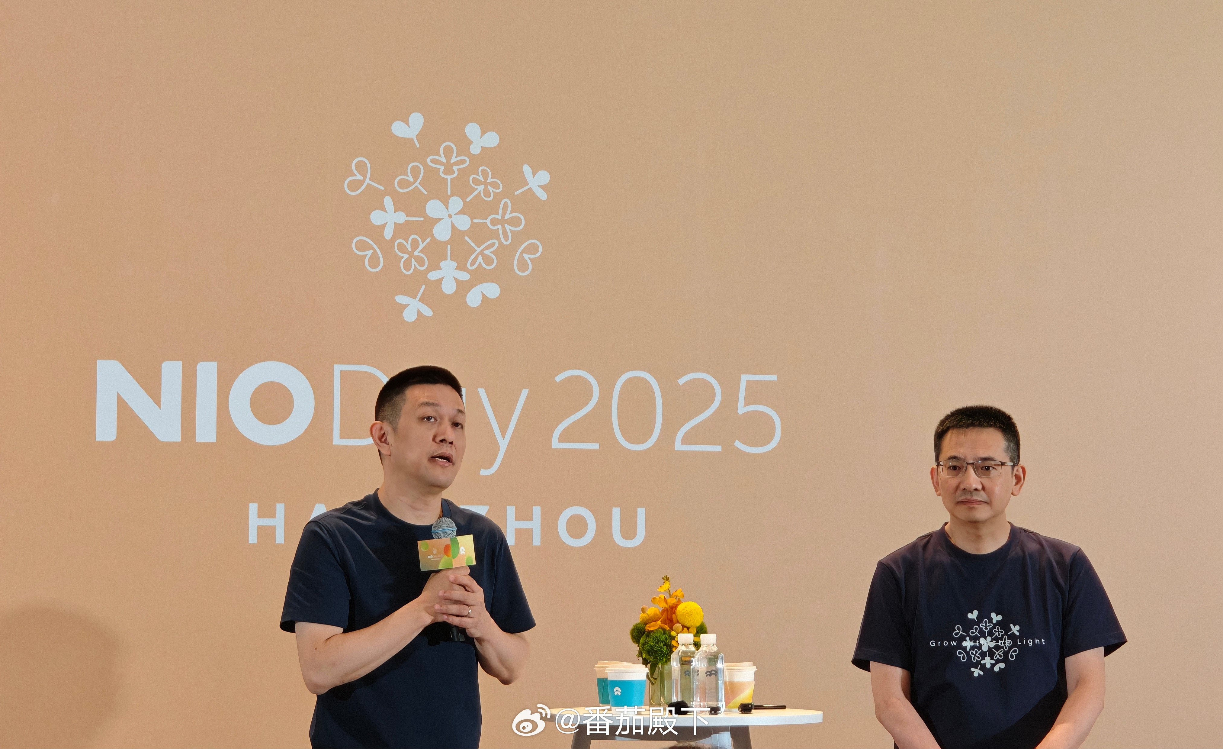 蔚来李斌/秦力洪面对面沟通。1⃣️2025NIODay为什么用“生长”作为