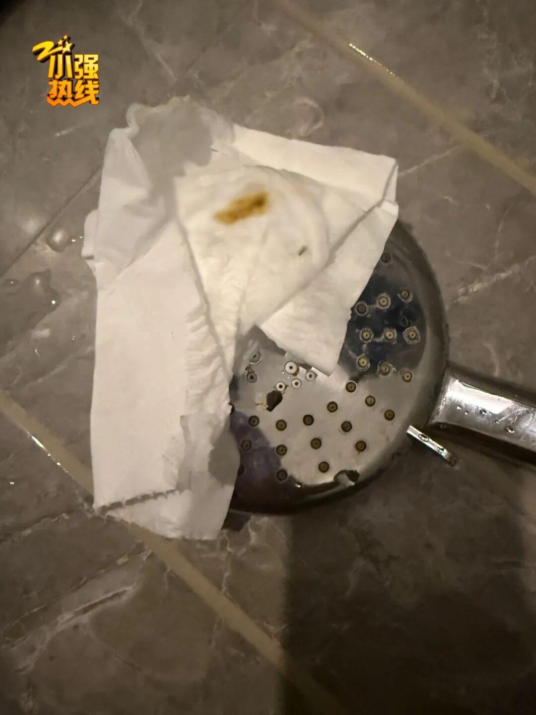 “太恶心了！”杭州，一对年轻情侣从绍兴赶往这里观看演唱会，住进了酒店，让他们没想