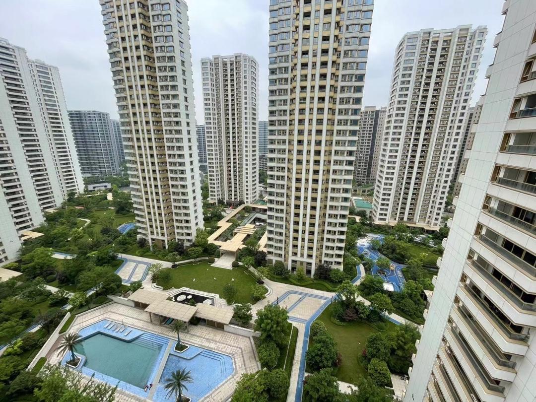 大家注意到了吗？杭州核心区豪宅中的小户型，正在进入一个很明显的下跌阶段，而大户型