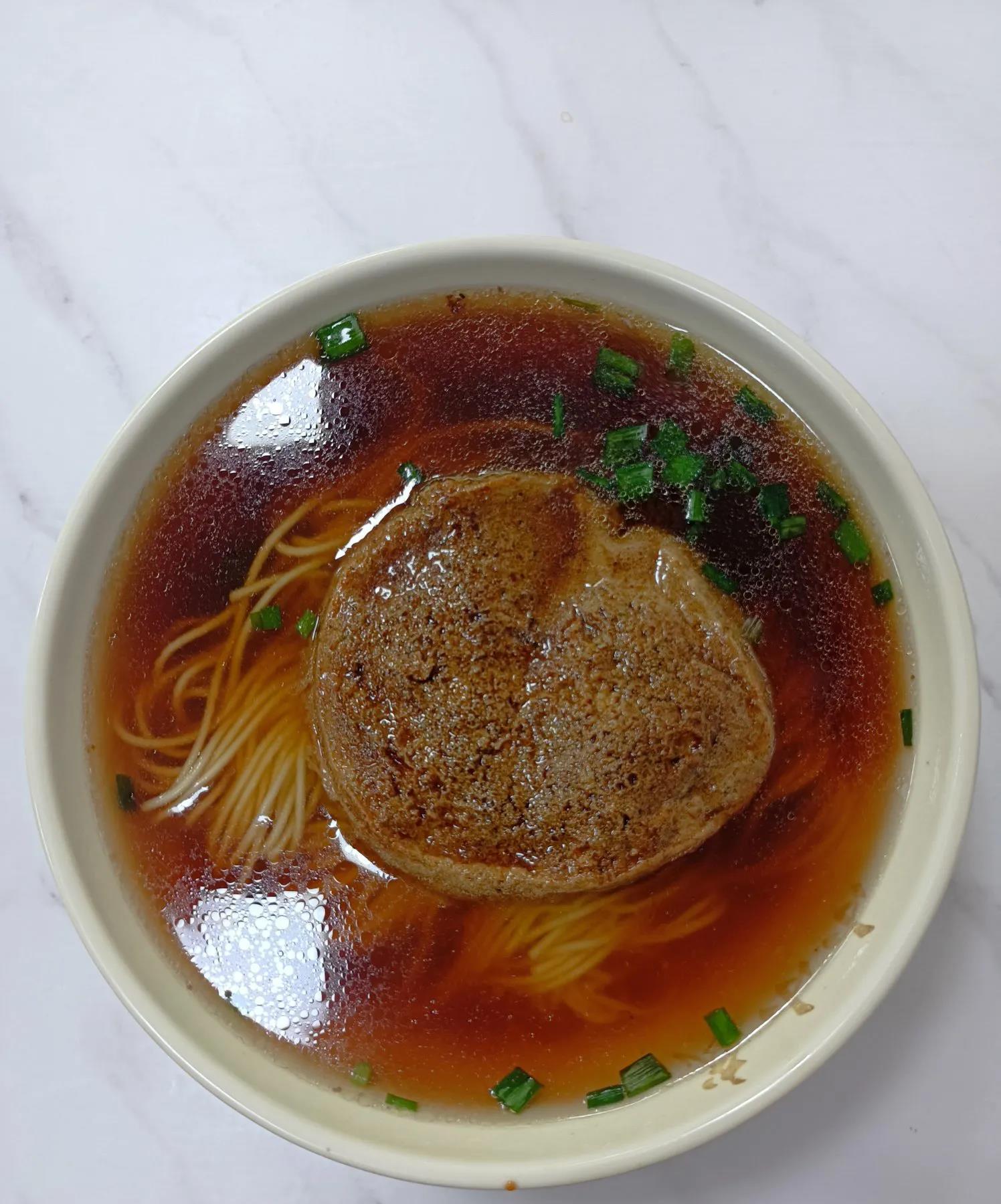 素鸡汤面，八元一碗。