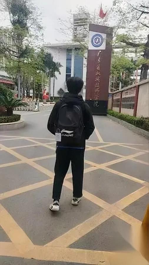 我家16岁深圳娃真的太拎得清了最近选职高的操作，直接帮我们家避了好几个大