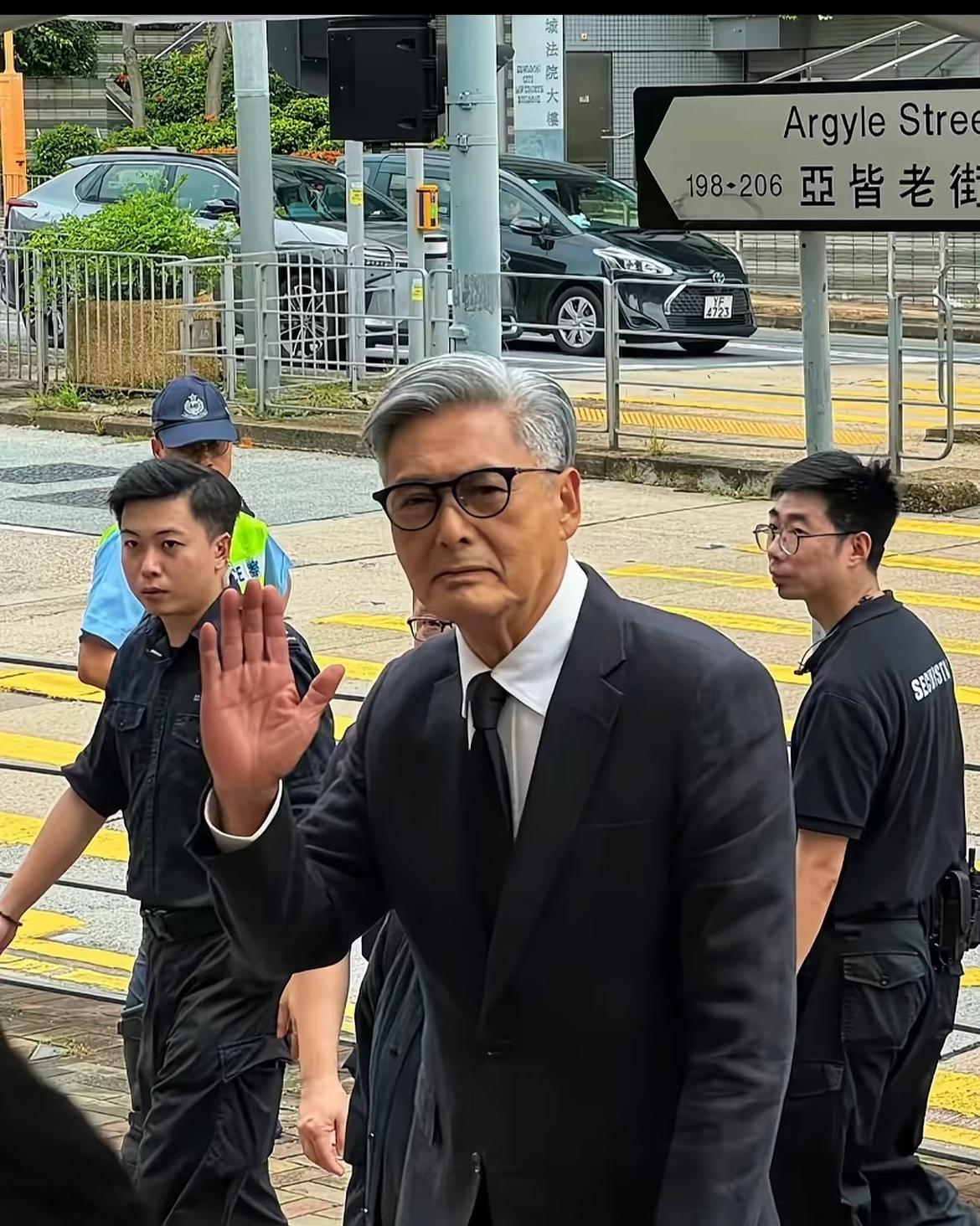 周润发很难再塌房了原因很简单并不是因为他演技出众，也不是因为他行事低调，更不