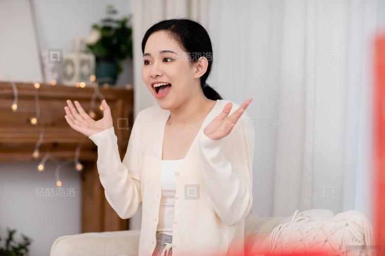 我靠，结婚是这样我家有个表姐，38岁了，是个博士。家里催婚，她自己也不是不婚主