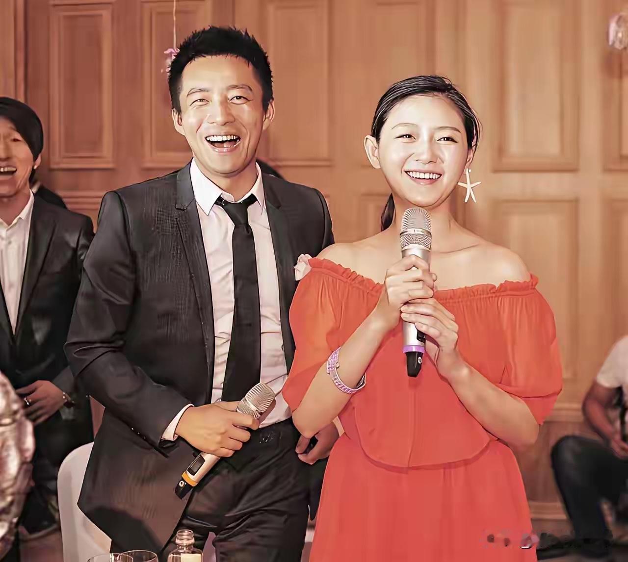 任何一件事情，都有开心的时候，看看曾经小菲和大S过得也很开心，甜蜜。让大家觉得很