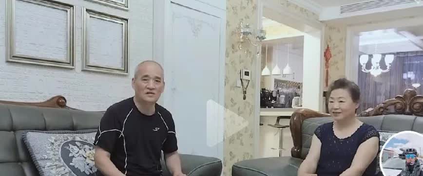 天津老两口买房车，原来是为了女儿，怕女儿担心。他们说本来他们自驾游用的是