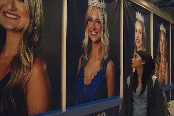 变成白人就更主流？新片《丹凤眼》探讨美国华裔身份与种族上的焦虑与挣扎记者Ma