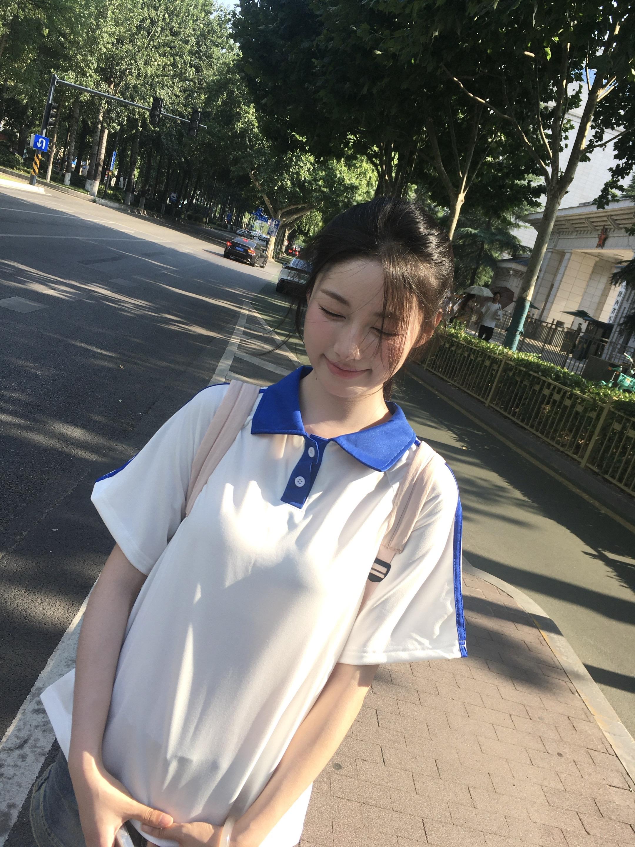 书包有点重 我的意思是今天放学要不要一起