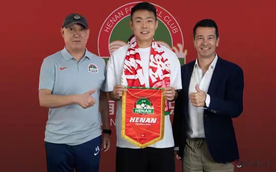 河南队续约王上源固然可喜，但是目前球队大多数球员的合同在年底到期，他们不得不通盘