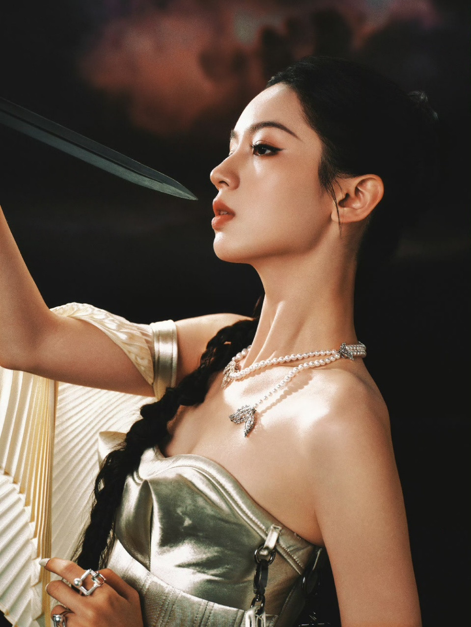 周也周也珍珠耳挂周也珍珠鱼尾裙周也女神来的！！期待今晚~