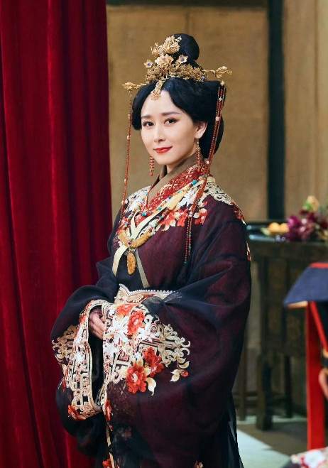 比起章子怡胡静是真嫁对人了妻子新一期马来西亚首富老公特地为她举办了一场周朝