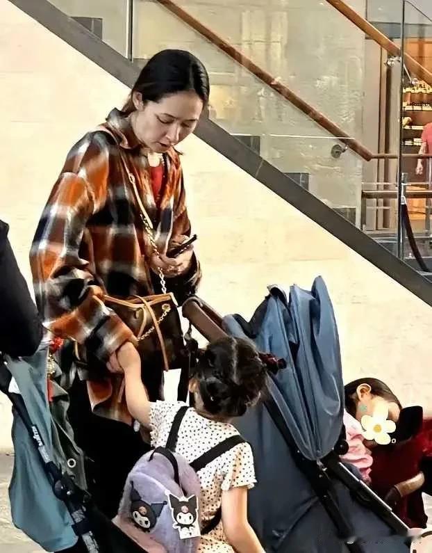 郭碧婷和向佐真是太般配了，结婚前都是冷艳美人，一个硬汉不可靠近。结婚后二人这也是