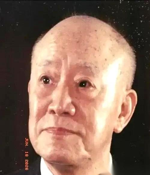 “所有人记住一句话，只要黄金涨，所有东西都会跌。”这位经济学家的话音刚落，一百