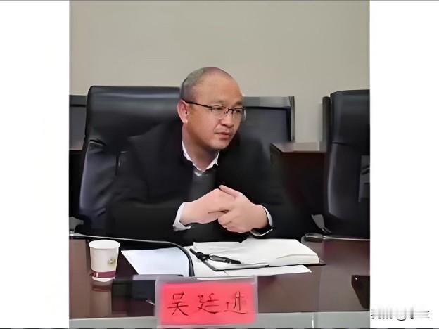 今天酉阳县酉州实业集团的吴廷进又上了热搜，他在重庆酉阳县工作了几十年，曾在环保