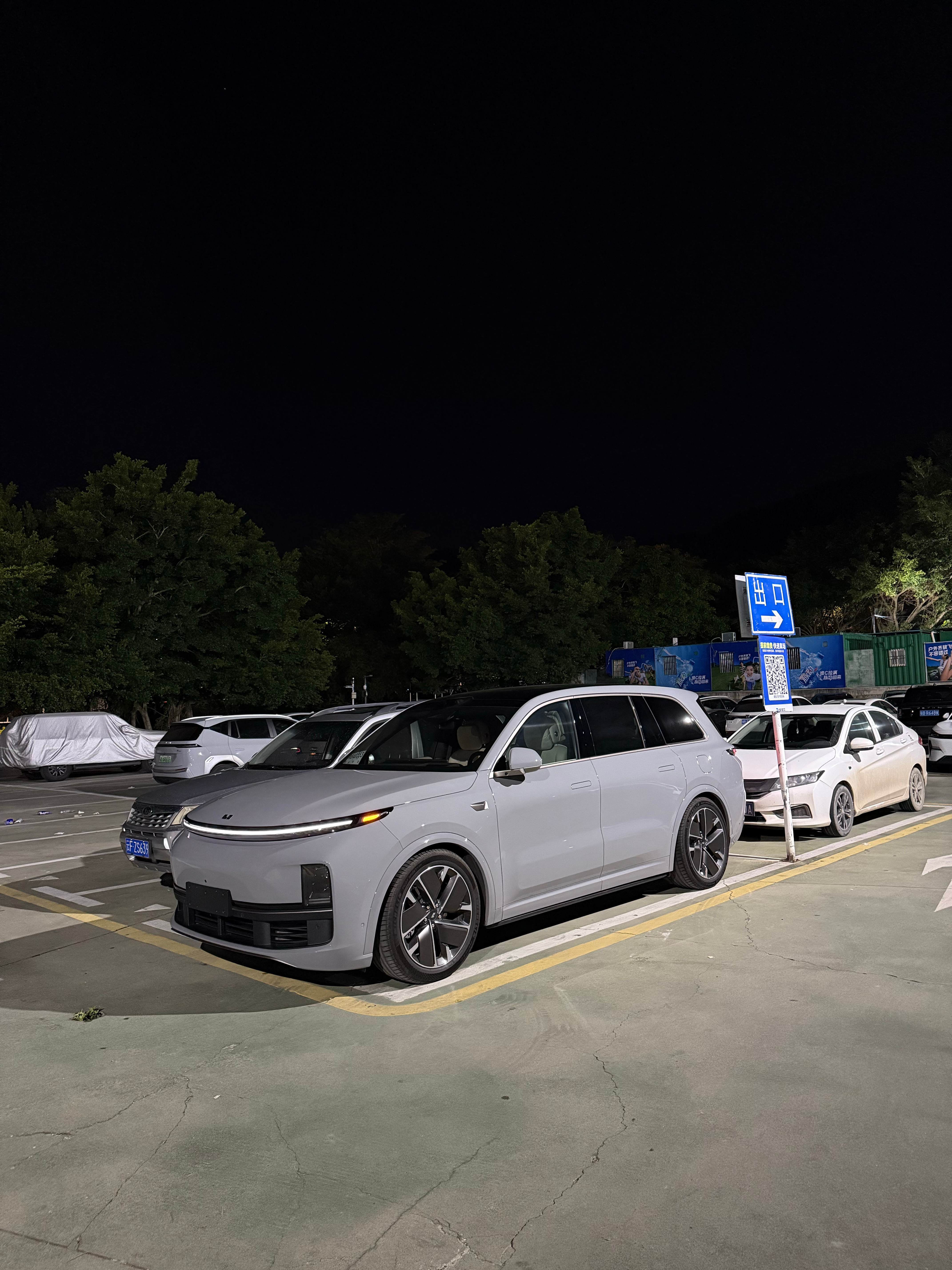 早上8点出门，这个点到家，没日没夜的那种，羡慕朝九晚五的朋友们，我们几乎没啥休息