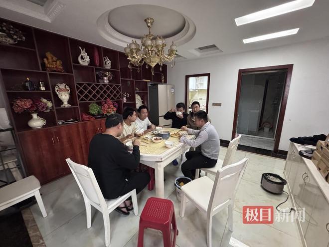 贵州贵阳，花果园"亚洲第一神盘"里，藏着一条闪婚骗局产业链：婚介公司包装负债失信