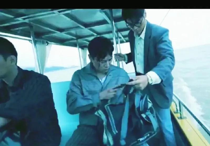 3.《扫毒风暴》。卢少骅假死，金蝉脱壳，还顺带杀了一些坏人。其实功劳也不小了。有
