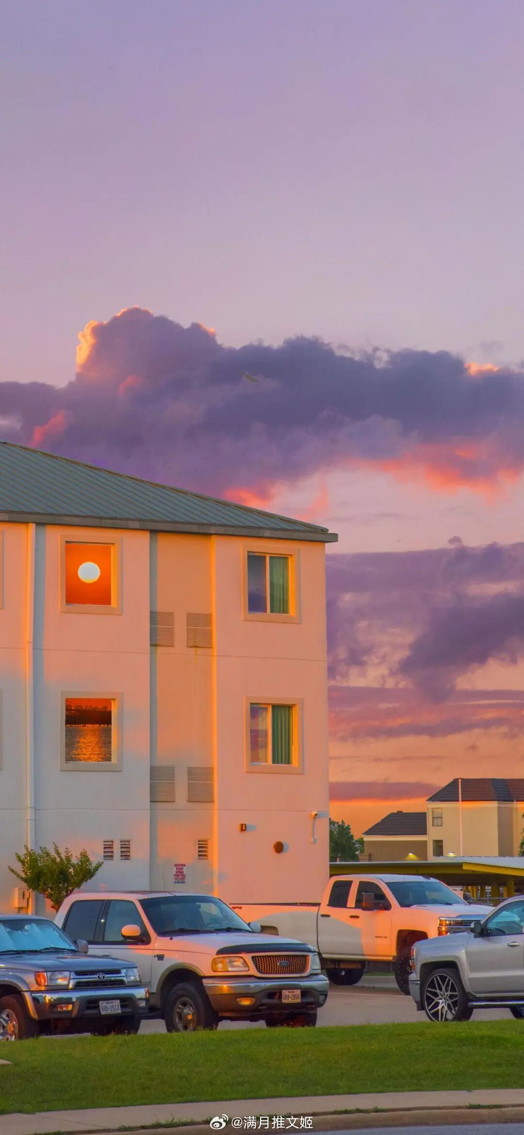 “因为有了你们，世上爱爸爸的人，从一个，变成了三个。”——《偏偏宠爱》晚安推文