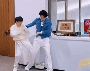 周深不开口也能送走古偶男主了嘿呀，周深这次在节目中表现太惊艳。不开口唱歌，却靠