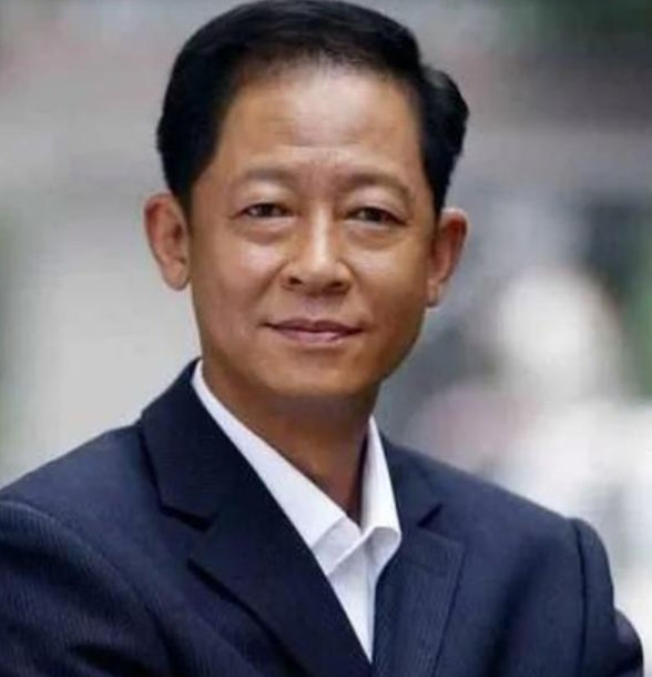 有一年，中戏给教职工分房子，按道理王志文能分到，结果名单里却没有他。王志文心里不