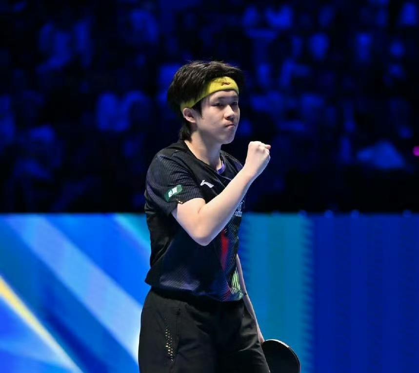 王楚钦打赢复仇之战，已然火力全开！世界杯男单半决赛传来好消息，王楚钦以4-1