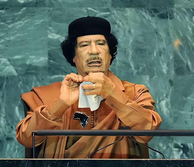 ​如果没有美国的浩劫，利比亚前总统扎卡菲的日子过得非常的滋润。在他的领导下，至少