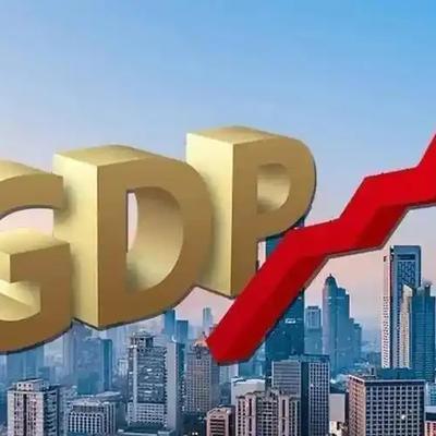 2019年中国人均GDP首次突破1万美元，与俄巴墨土马接近。2025年没拉开差距