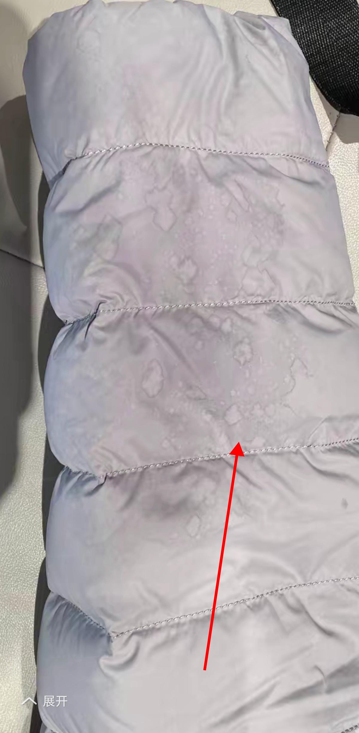 满心欢喜买的薄羽绒，竟栽在“融雪水印”上！谁懂啊！上个月入