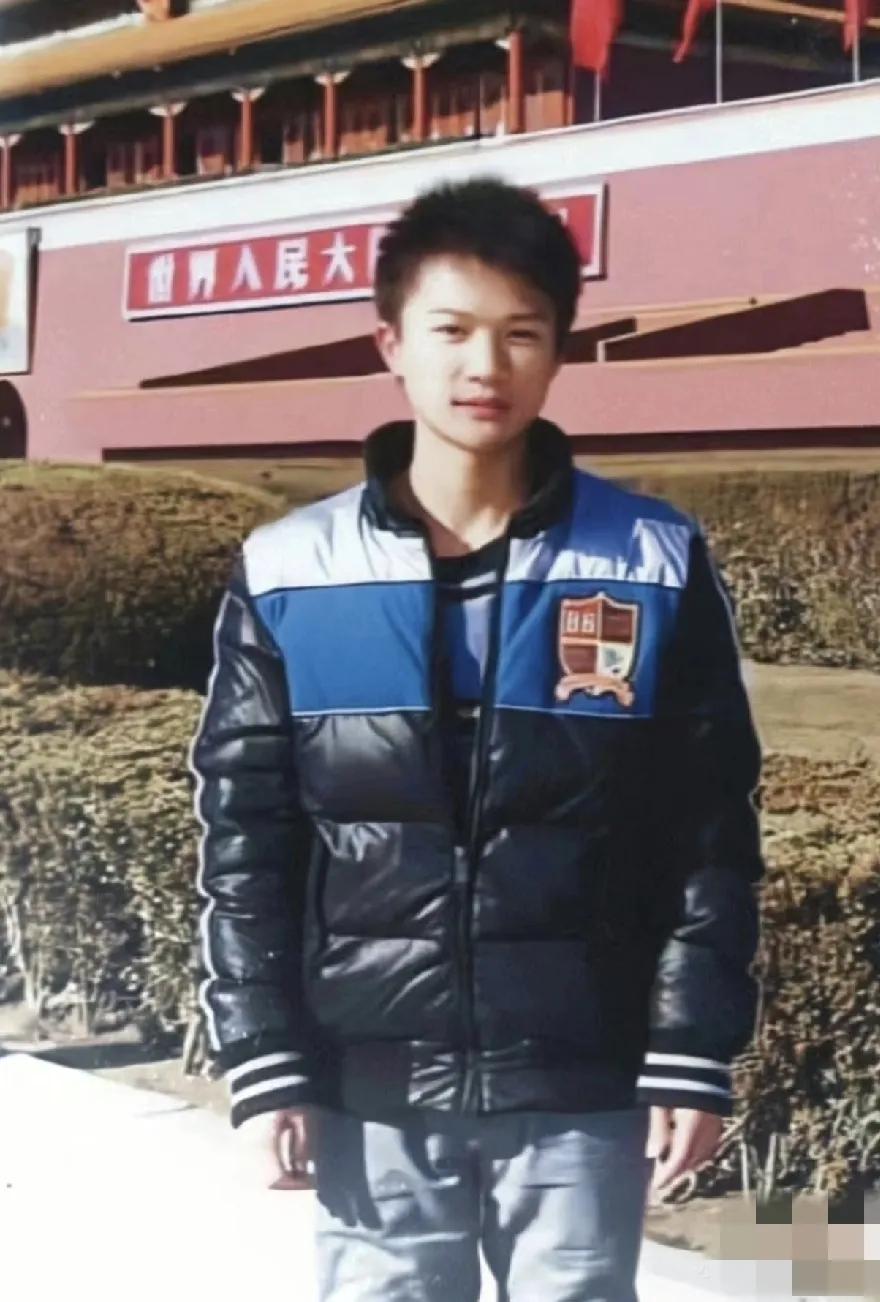 原来周深以前还挺帅的，[捂脸哭]比现在好看多了！