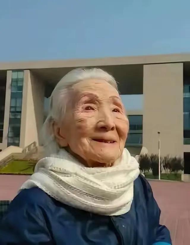 2015年10月17日，97岁高龄的“两弹一星”元勋郭永怀夫人李佩，在怀柔中国科