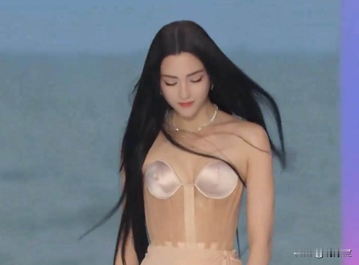 除了范冰冰内娱最后一个撑起妲己的也就是她了娜然每次红毯造型感觉都蛮出圈颜值