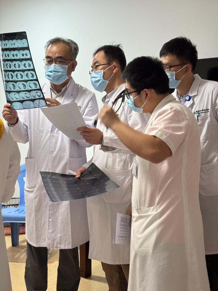 关于靶向药的治疗，很多朋友都有类似的疑问：是不是从一代靶向药开始，按顺序吃效果最