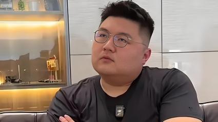 汽车顶流网红“猴哥说车”与何钰欣同步官宣离婚，二人已于9月26日办完手续，选择在