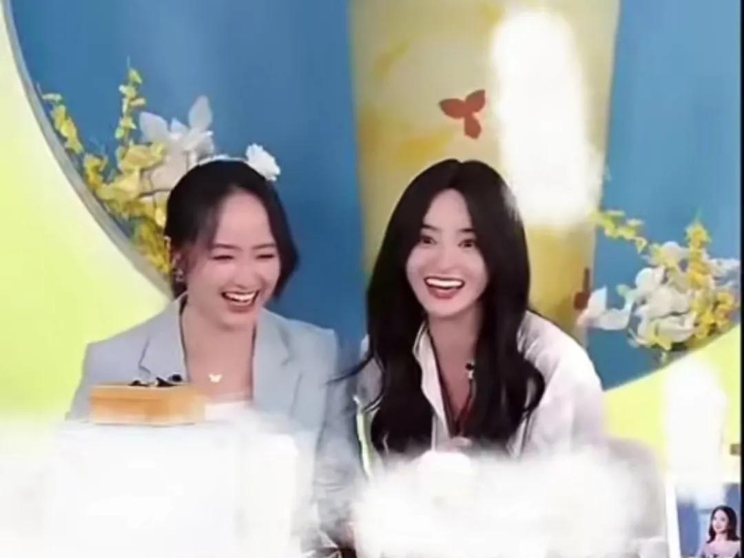 在娱乐圈“塑料姐妹花”传闻满天飞的今天，《浪姐》团的情谊狠狠打了现实一巴掌！当蒋