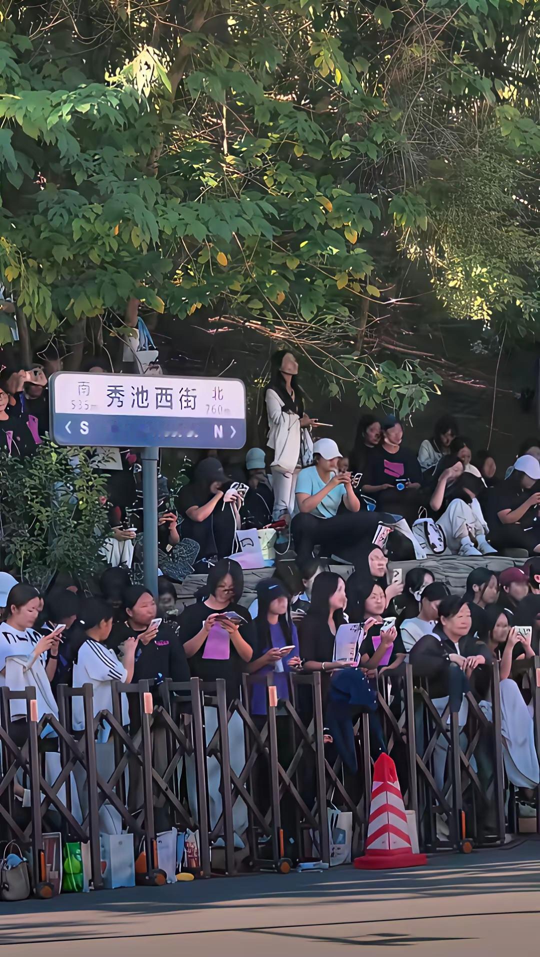 大家伙儿快来瞧瞧，就是这些人在中国大满贯第二天，向王皓喊话的那些人，而且几乎全是